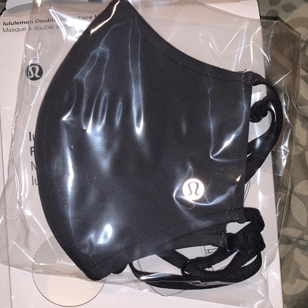 Lululemon Face mask